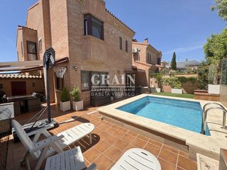 Chalet en Alto de los Molinos. Chalet en venta en alto de los molinos, 4 dormitorios.