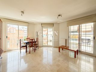 Flat in Ensanche - Franciscanos. Piso en venta en franciscanos, 4 dormitorios.