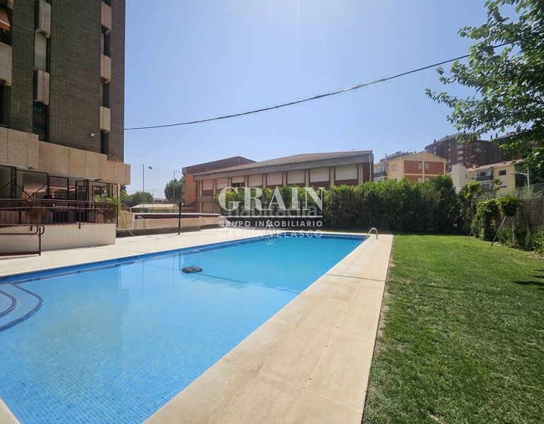 Foto 5ad304cf-786b-4dd9-92c7-527b54d0ab24. Pis amb calefacció aparcament piscina a Estación Albacete