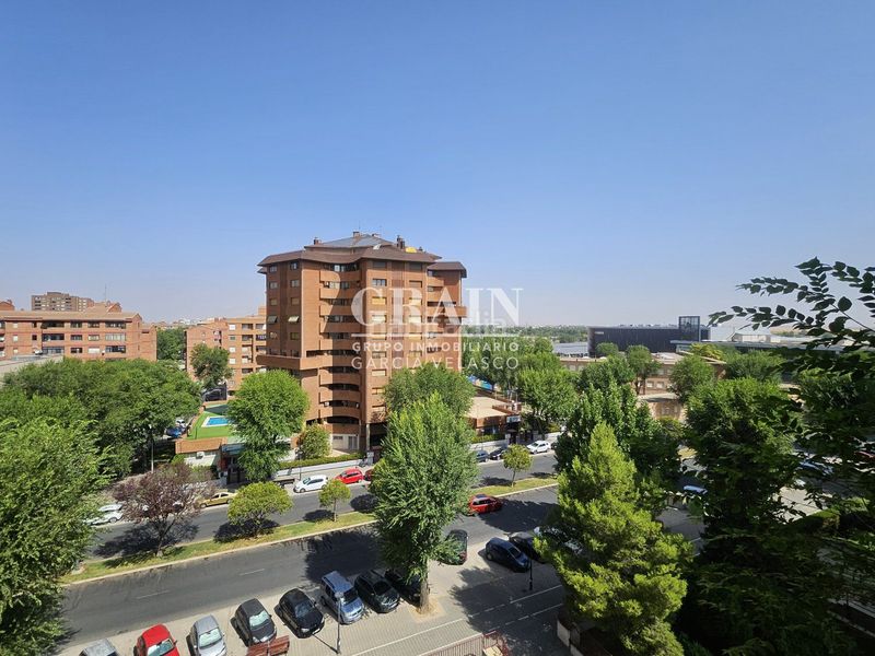 Foto abd10fe4-43c9-489c-8aa8-4f1757a5acf5. Pis amb calefacció aparcament piscina a Estación Albacete
