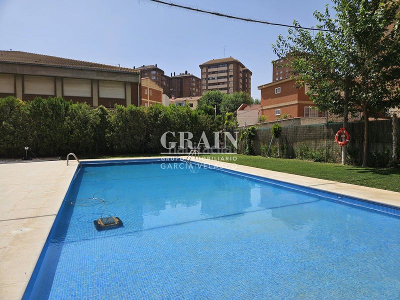 Foto fdb734bf-eac3-4a83-9239-abfb78dd6ce8. Pis amb calefacció aparcament piscina a Estación Albacete