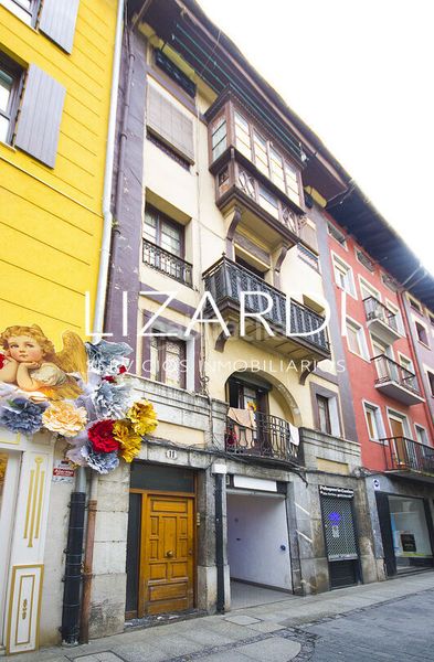 Foto f0def3d8-648c-4a39-9b94-0afa84788009. Edificio en kale nagusia kalea 20 en Tolosa