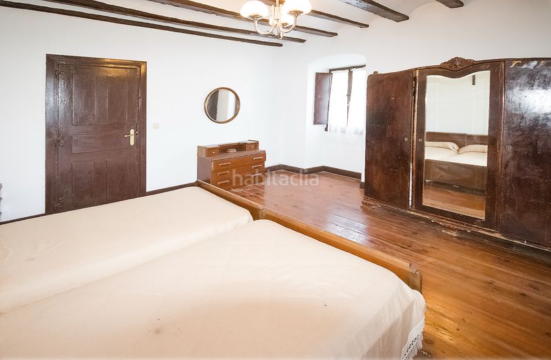 Foto b112a449-cc38-4762-8668-d90f7e66c2e1. Masía en agamuño kalea 17 en Hernialde