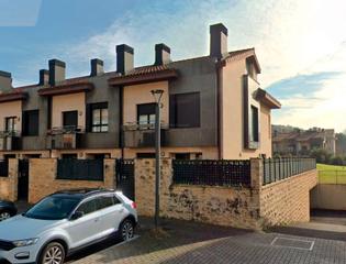 Casa aparellada  Abaromendi kalea. Lujosa villa adosada en orio