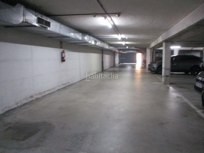 Foto fc8be661-a10f-49eb-8636-7ccb3bf9fcd7. Parking voiture dans Intxaurrondo Donostia - San Sebastián