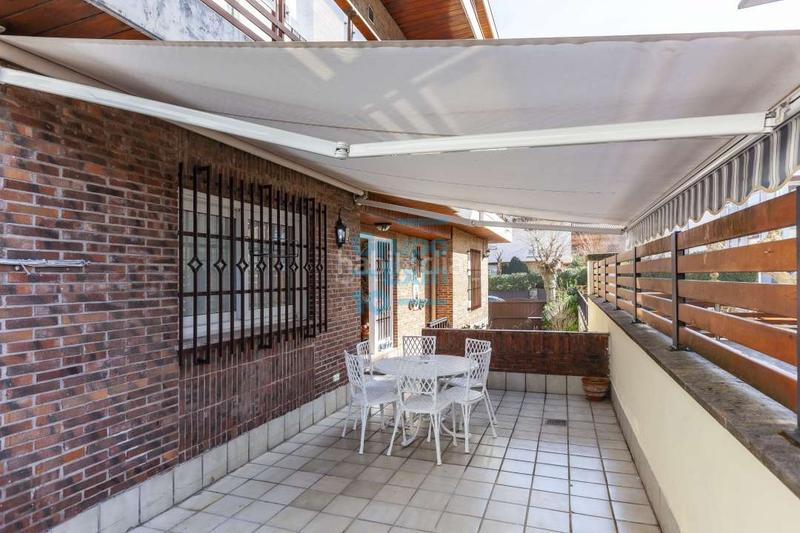 Foto 082746c9-a67a-4043-a65a-f6277e38b2dc. Casa aparellada amb calefacció aparcament a Antiguo Donostia - San Sebastián