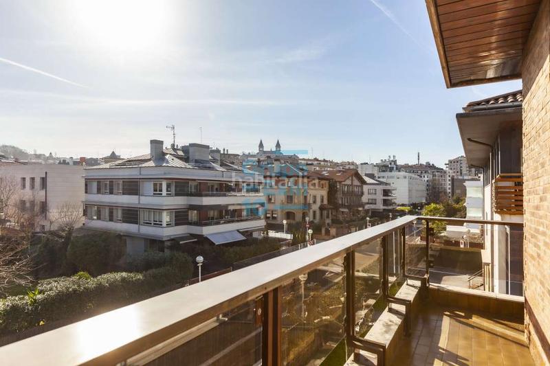 Foto 6a7d52da-8eaa-4bee-a5af-2d9081e672d7. Casa aparellada amb calefacció aparcament a Antiguo Donostia - San Sebastián