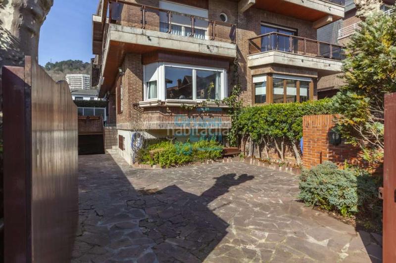Foto 72180bd4-90fe-4611-8c79-fc9102316a12. Casa aparellada amb calefacció aparcament a Antiguo Donostia - San Sebastián