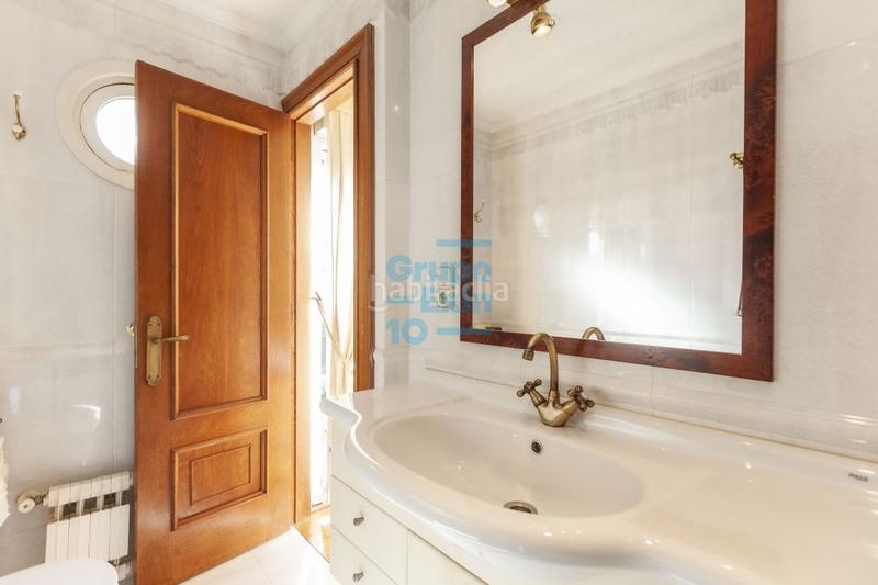 Foto 8af531e7-a86d-4d66-85d2-7a82f6505f86. Casa aparellada amb calefacció aparcament a Antiguo Donostia - San Sebastián