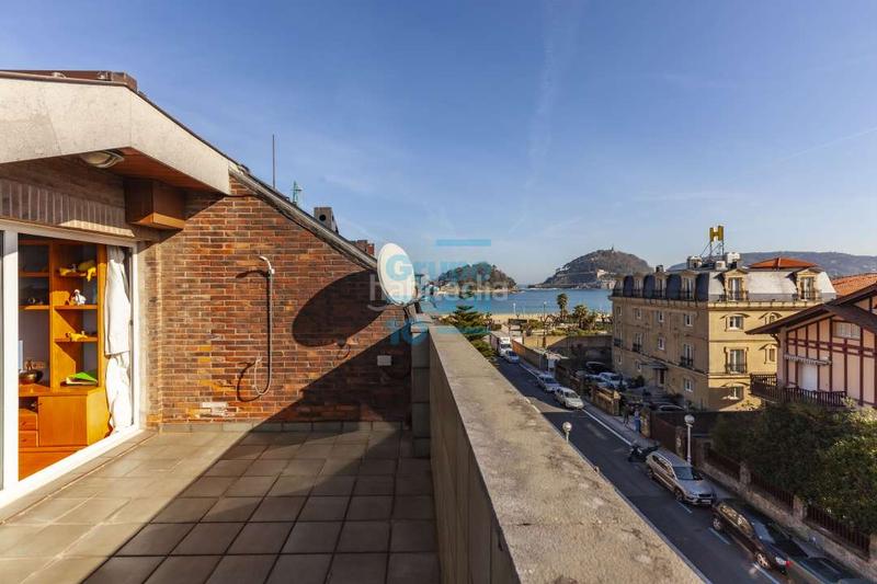 Foto fc8440b3-10fa-43c5-9086-633c9b1d569f. Casa aparellada amb calefacció aparcament a Antiguo Donostia - San Sebastián