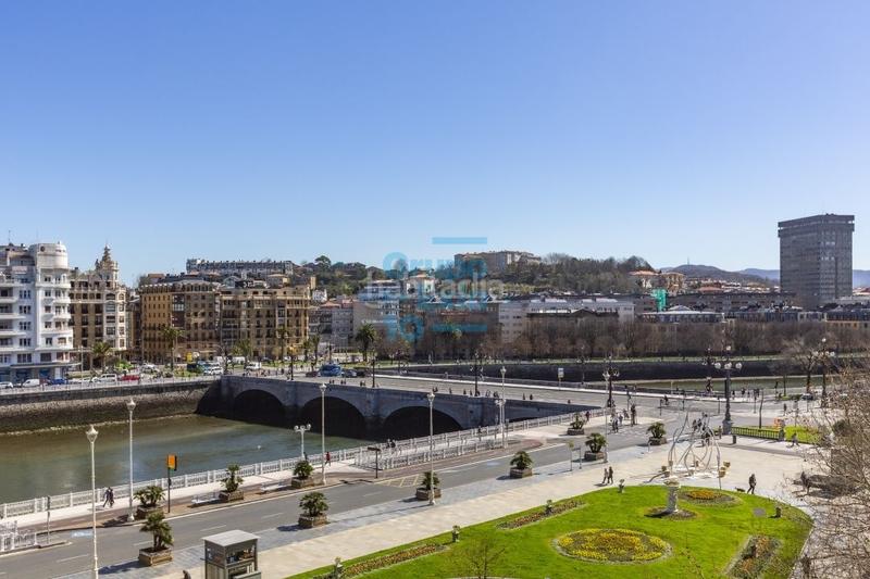 Foto 1431067e-27a3-4e1f-ad97-f9e68a8b4ea8. Alquiler piso centro. edificio m cristina en Área Romántica Donostia - San Sebastián