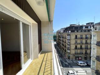 Lloguer Pis a Bergara kalea 14. Centro. junto a avenida libertad. piso de 2 hab. alto y soleado.