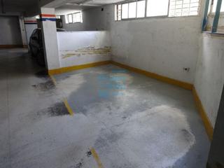 Aparcament cotxe  Erregezaintza kalea. Antiguo. escolta real. 3 coronas. en planta de calle.