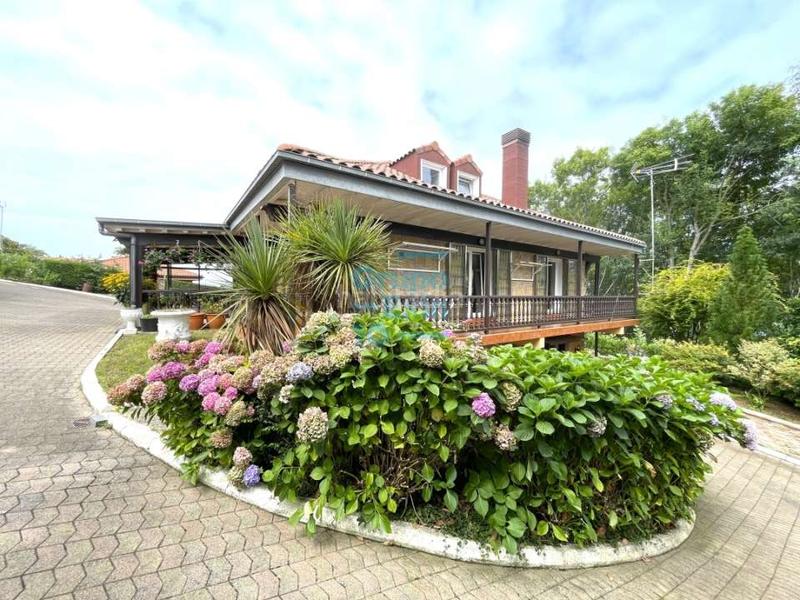 Foto ae23b31a-4ba6-4dc0-a55f-8c5af85823d2. Casa amb calefacció aparcament a Igeldo Donostia - San Sebastián