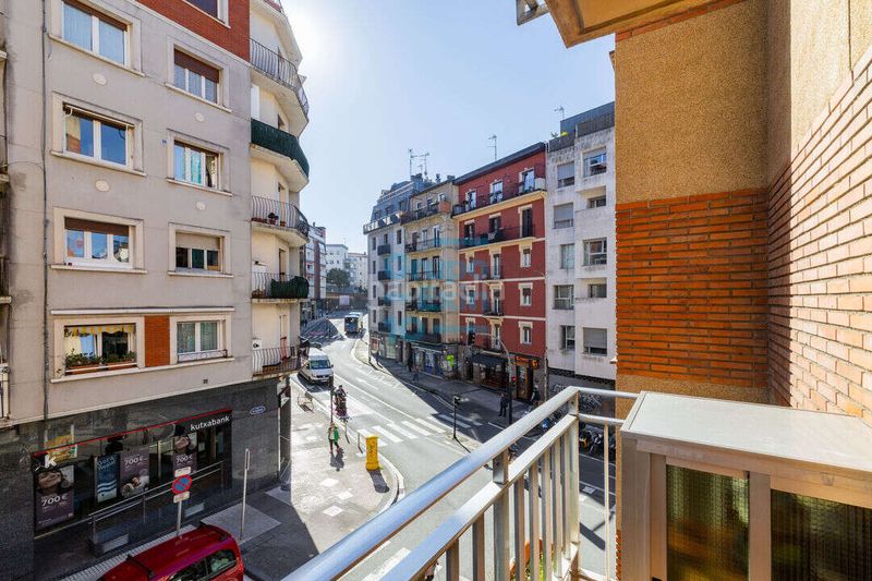 Foto df06e927-8844-4fa3-a7a7-2a10d149ffc5. Pis amb calefacció aparcament a Egia Donostia - San Sebastián