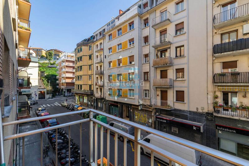Foto f22f2bb4-9c83-4d5c-ba78-f0452093bd29. Pis amb calefacció aparcament a Egia Donostia - San Sebastián