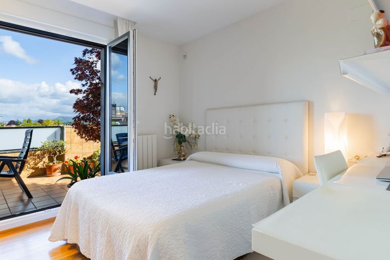 Foto e7af252d-dee0-4466-ba46-f4a6db172e48. Àtic amb calefacció aparcament a Aiete Donostia - San Sebastián