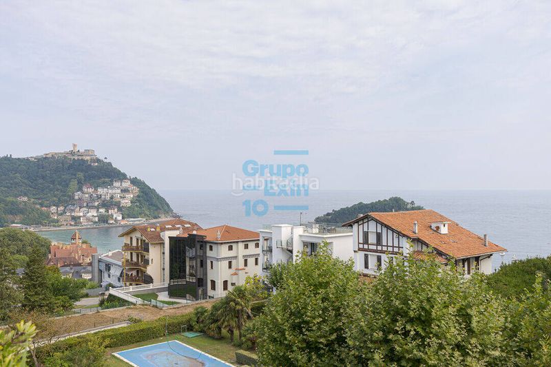 Foto a6312408-e9b9-4fda-a66b-64e9c7e549ab. Àtic amb calefacció aparcament piscina a Miraconcha Donostia - San Sebastián