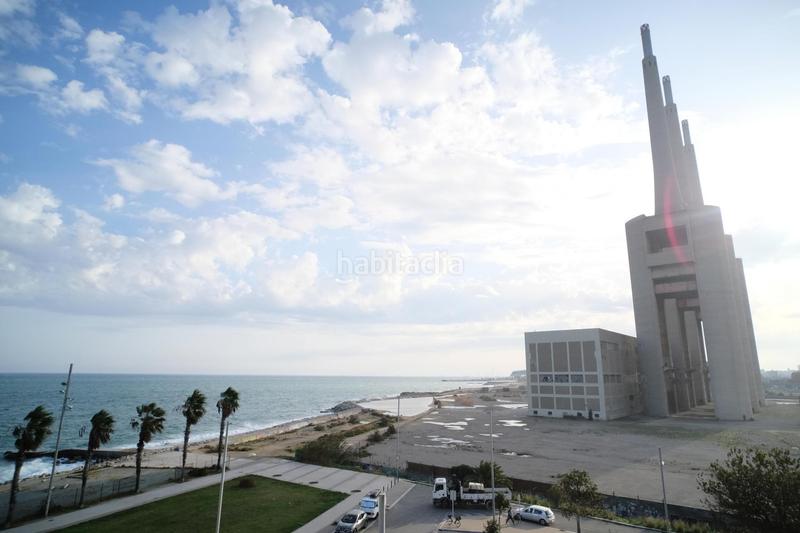 Foto 16e8d7f2-ed50-4ca6-b7e7-5c68d784bc33. Lloguer apartament amb calefacció aparcament piscina a Badalona