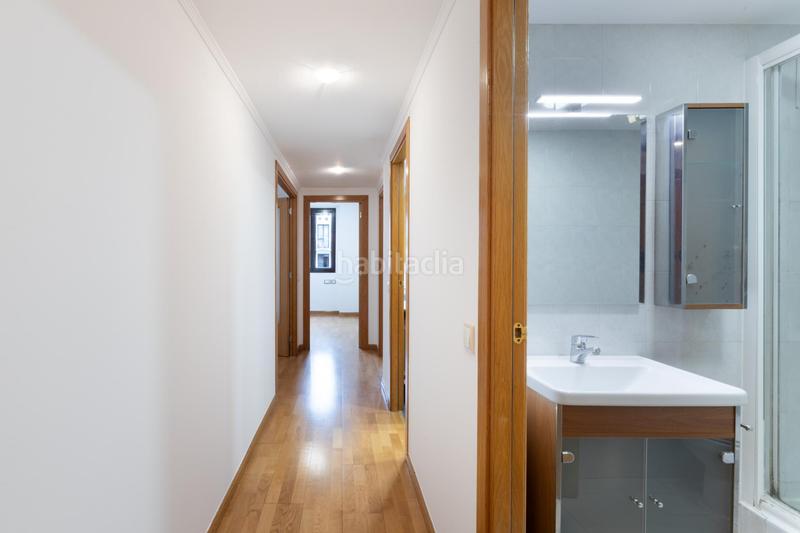 Foto 59ec3fa9-d574-4e0f-a4b8-bf6fc3f6c128. Piso encanto, luz y funcionalidad en pleno corazón histórico! en Barcelona