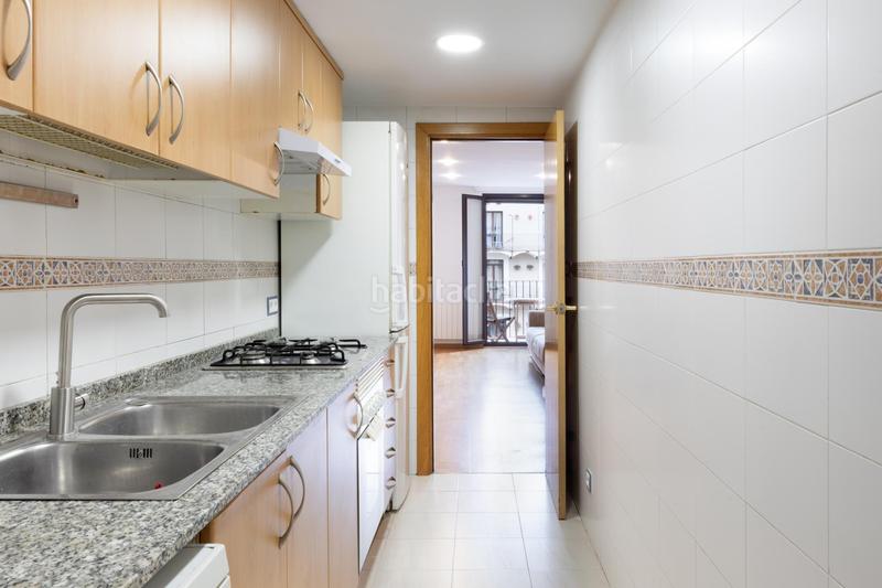 Foto ce7dd15d-2a7c-4a84-99a7-4d9916638647. Piso encanto, luz y funcionalidad en pleno corazón histórico! en Barcelona