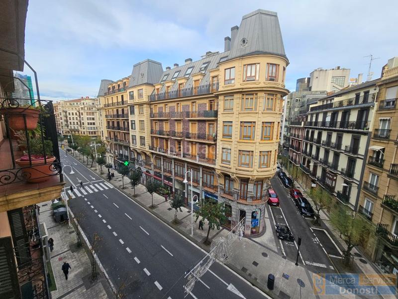 Foto 93393a55-afc3-4a12-8b8a-a7f5b17f061d. Piso  en miracruz kalea Gros con ascensor en Gros Donostia - San Sebastián