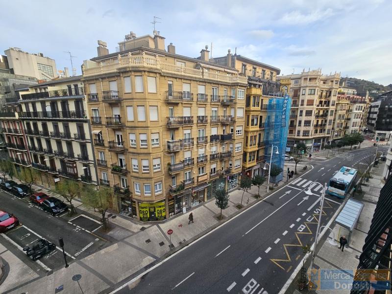 Foto bdd12787-56fd-48f1-b65f-03b7616c46f9. Piso  en miracruz kalea Gros con ascensor en Gros Donostia - San Sebastián