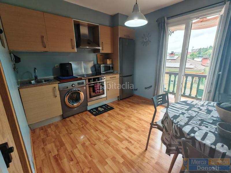 Foto c45eb744-4357-4b59-8792-0ae5d1bd6778. Piso salinas kalea piso en venta en Pasaia