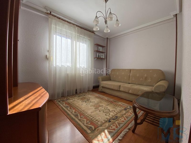 Foto c5fbee4c-c7bb-4b9c-b4f7-17e59a72ae43. Pis a Pasaia