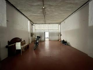 Miete Fabrikhalle in Ubarburu pasealekua 61. Alquiler de nave industrial de 225m2 en martutene.