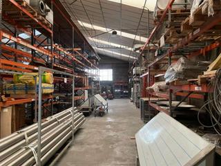 Nau industrial a Bulandegi bidea 26. Se vende nave en zizurkil de 1.200m2 con puente grúa de 3,2tn.