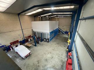 Nau industrial a Txatxamendi kalea 57. Se vende nave de esquina en lezo de 400m2 en planta mas 130 de e