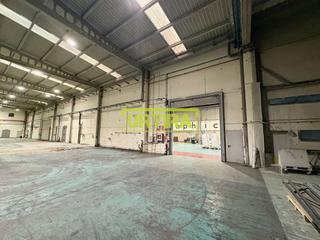 Nau industrial  Txirrita-maleo biribil. Venta y alquiler de nave independiente de 4.922m2 tiles en parc