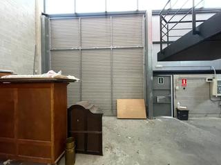 Nau industrial a Portuetxe kalea 55. Venta navelocal   en igara de 303m2, mas 260m2 entreplanta, posi