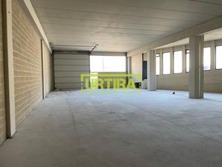 Lloguer Nau industrial a Aienas kalea 1. Alquiler nave de 420m2 en san sebastián, poligono 27 martutene.