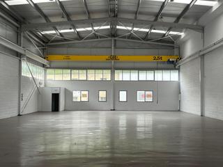 Nau industrial a Zelaimusu kalea 22. Venta de nave de esquina de 765m2 con puente grúa de 2,5tn