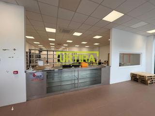 Miete Geschäftsraum in De errekalde hiribidea 1. Local comercial de 221m2 de esquina en primera línea de n1 en el