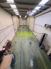 Lloguer Nau industrial a Errekalde bailara 1. Alquiler de nave  de esquina  en lezo de 450m2 mas 89m2 de entre