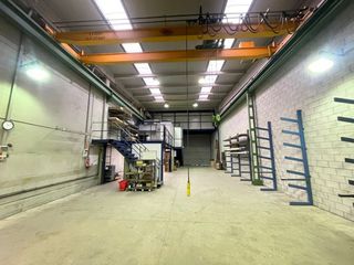 Alquiler Nave industrial en Txirrita-maleo biribil 6. Alquiler de nave en errenteria de 255m2 en planta baja mas 105m2
