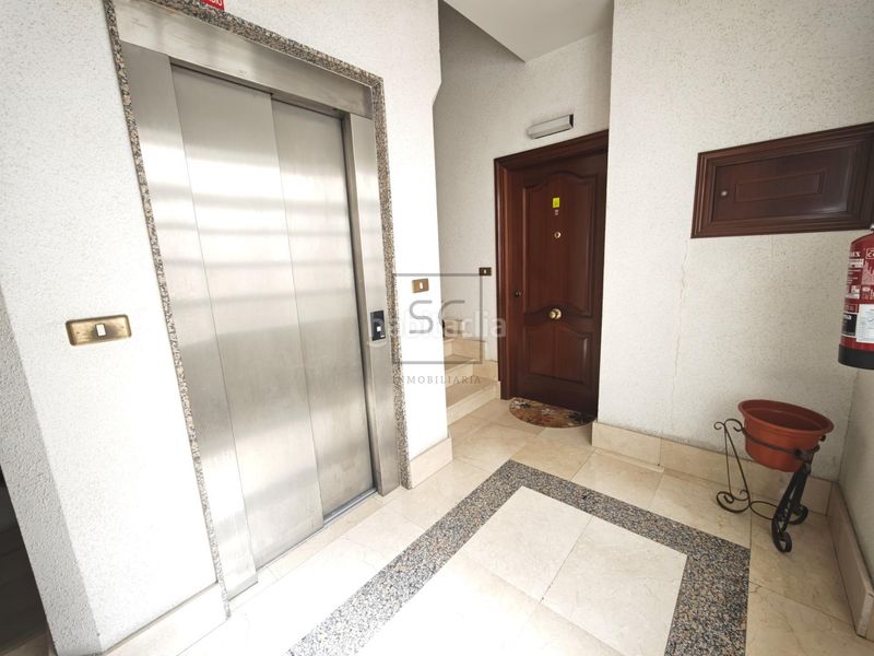 Foto 107d2ad7-5ff7-42db-be73-934bcf1ced5a. Pis amb aparcament a Centro Ferrol