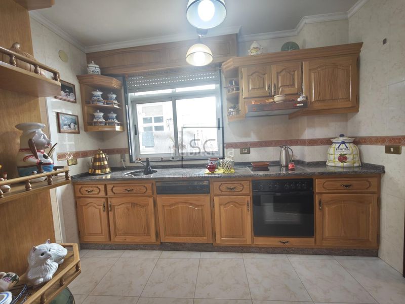 Foto 1cbb15b7-9e3f-4cb2-9c66-ec48e8fda158. Pis amb aparcament a Centro Ferrol