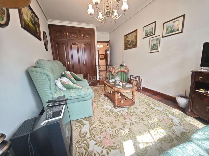 Foto 52da8dcf-8e0c-4063-8110-9e4ccf31318c. Pis amb aparcament a Centro Ferrol