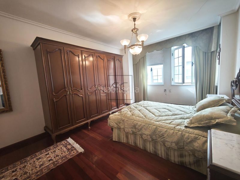 Foto 8b980271-2fc4-4128-96bd-50f0a843e0ec. Pis amb aparcament a Centro Ferrol