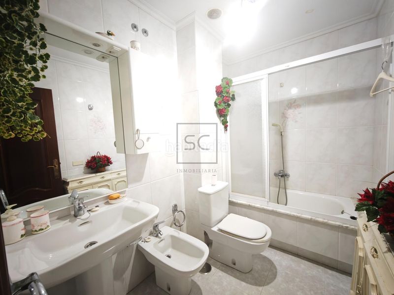 Foto d709f02b-64d3-4f2b-a396-39159ad3c46e. Pis amb aparcament a Centro Ferrol