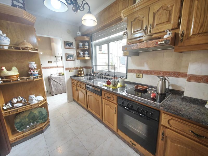 Foto fad96f60-3d82-48b9-b461-67343b06e028. Pis amb aparcament a Centro Ferrol