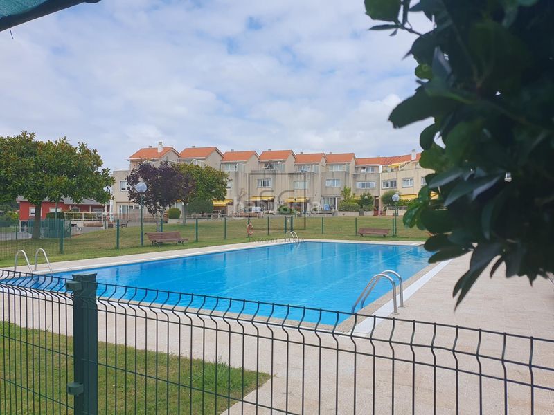 Foto 2c89f571-414d-4d92-bf47-f4b52e8063b0. Xalet amb aparcament piscina a Miño