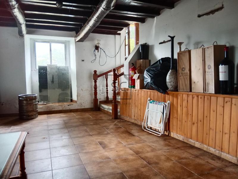 Foto bc4b1687-41c2-4689-a010-276497b6865f. Casa  con finca y garaje en Moeche