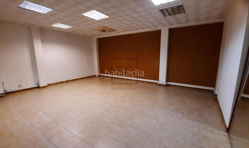 Foto b65b071b-d725-49b3-926a-526f71aac0aa. Alquiler local comercial  en zona ayuntamiento en Narón