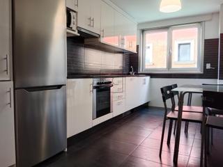Appartement à Ares. Piso con garaje y piscina comunitaria en ares