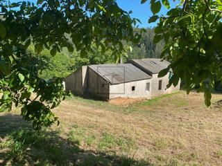 Masia a Ortigueira. Casa rústica en mera de arriba, ortigueira